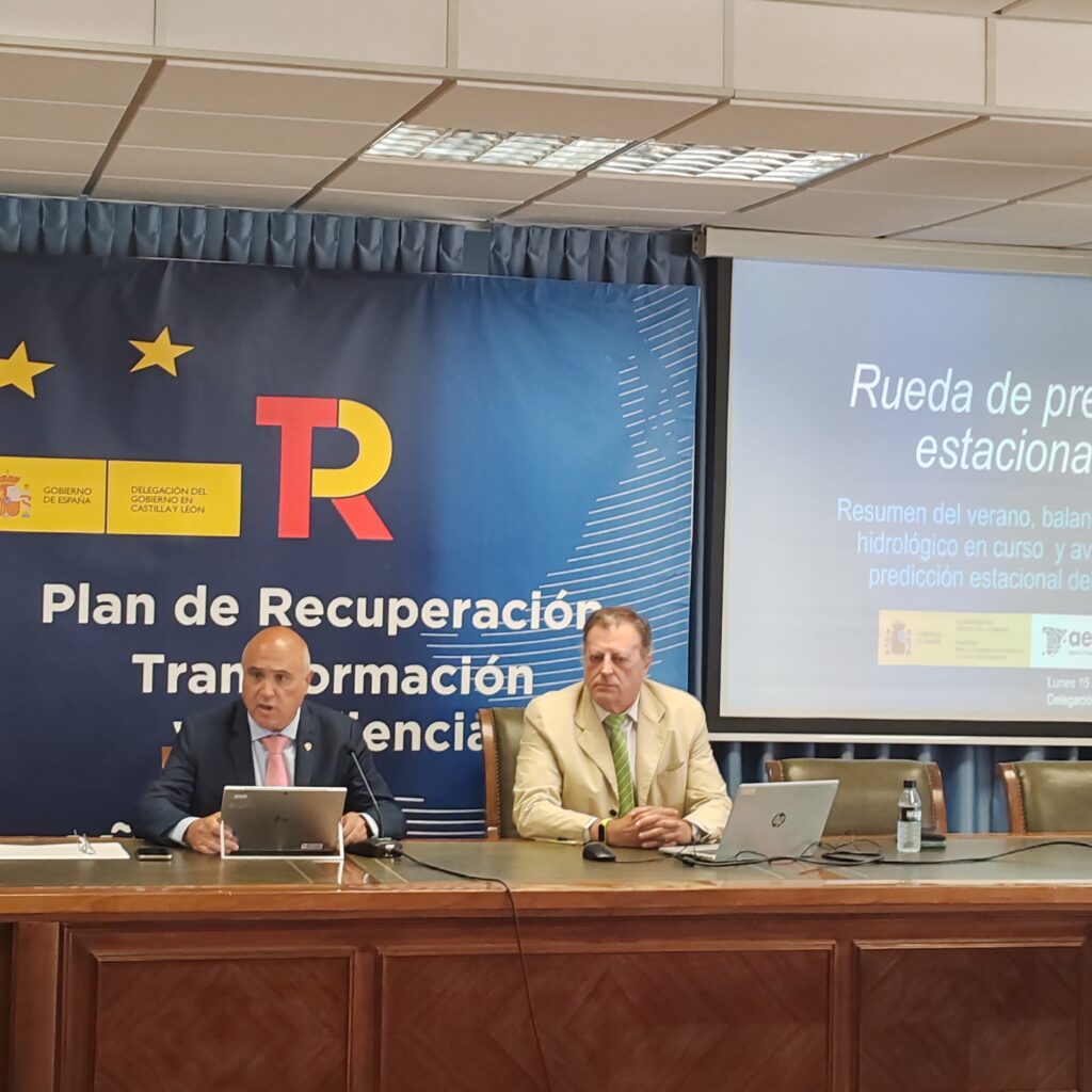 Jacinto Canales, subdelegado del Gobierno en Valladolid y Manuel Mora, delegado de AEMET en Castilla y León