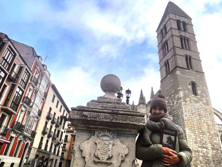 Belén Artuñedo, escritora: «Es imposible no tomar conciencia de las encrucijadas y la sumisión, todavía, de algunas mujeres»