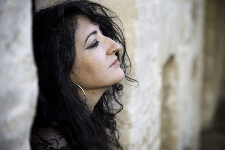 Azahara Palomeque: “Creo que literatura y periodismo están sufriendo un deterioro brutal con la digitalización”