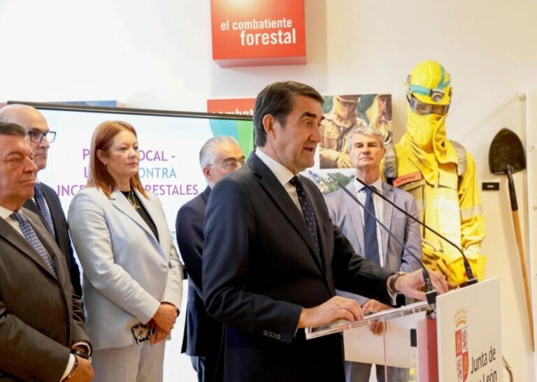 «Todo es mentira»: bomber@s y agentes medioambientales desmienten a Quiñones sobre el operativo de incendios 2026