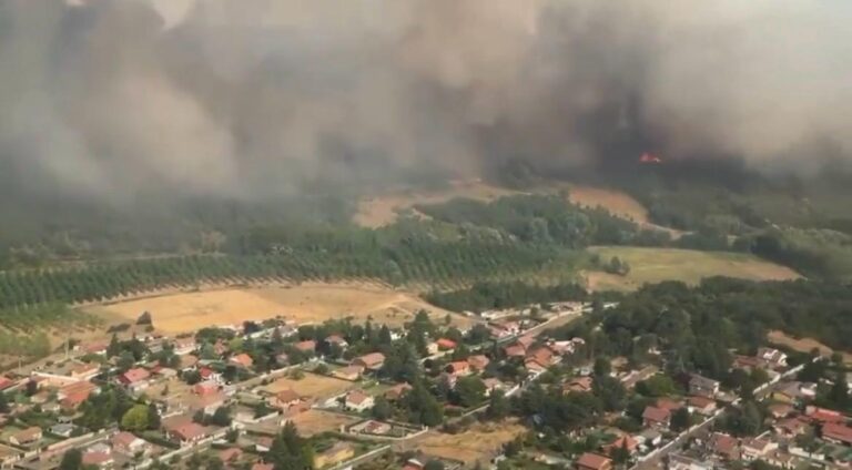 El fuego amenaza de nuevo a la población en León y Zamora mientras termina la evacuación en Ávila