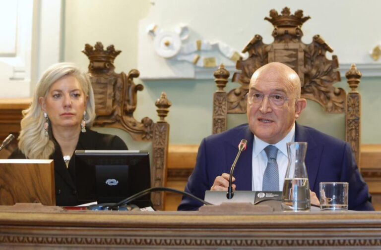 La derecha se niega a condenar los discursos de odio y la violencia en las concentraciones por Ceuta